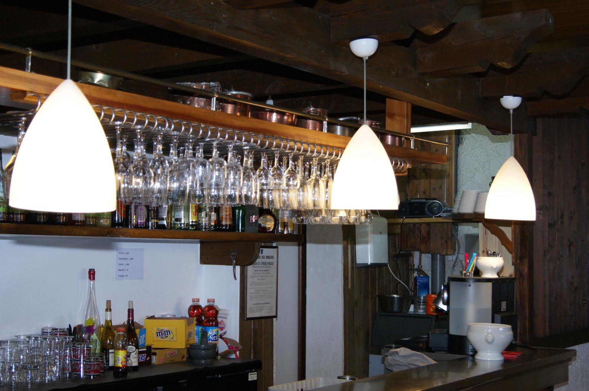 维奥莱纳酒店 蒙乃第耶-勒潘 外观 照片